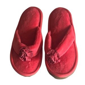Isotoner Pink with pink rose buds with white stitching at sandal toe